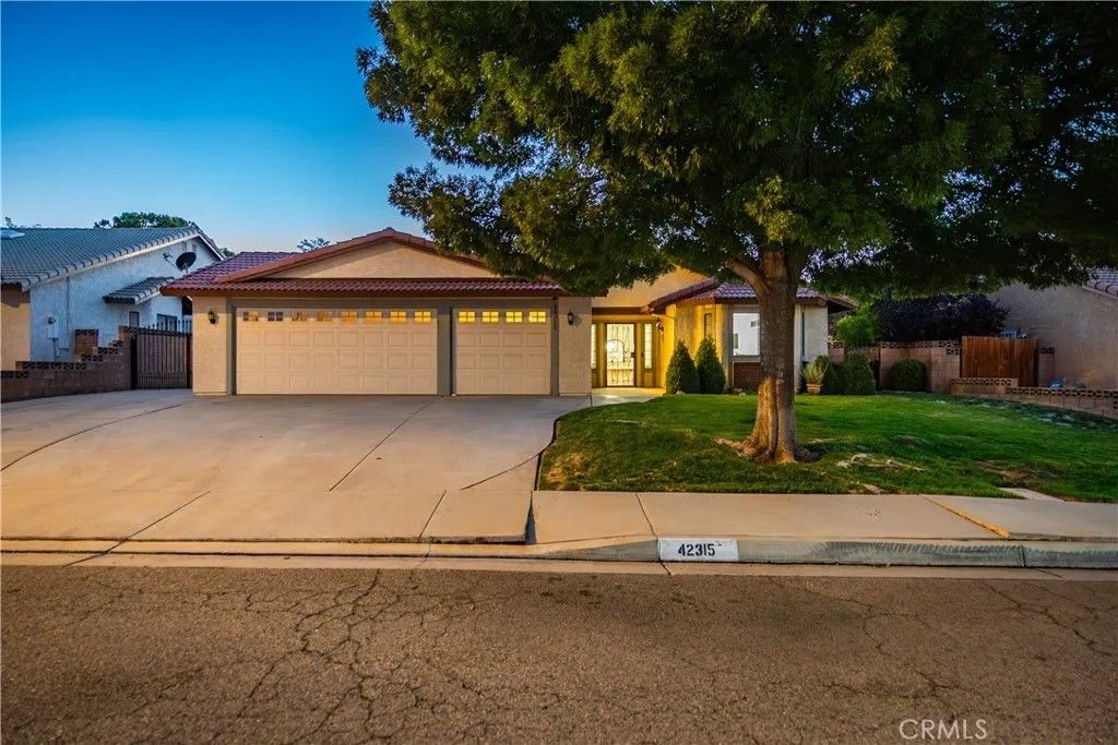 Photo of 42315 61st St, Lancaster, CA 93536 (MLS # SR25244836)