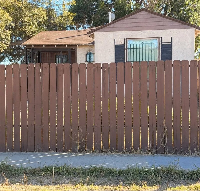 800 W 99th St Street