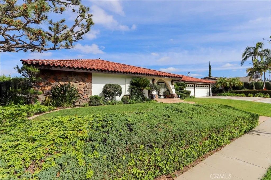 Photo of 2801 Altivo PL, Fullerton, CA 92835 (MLS # DW26098733)