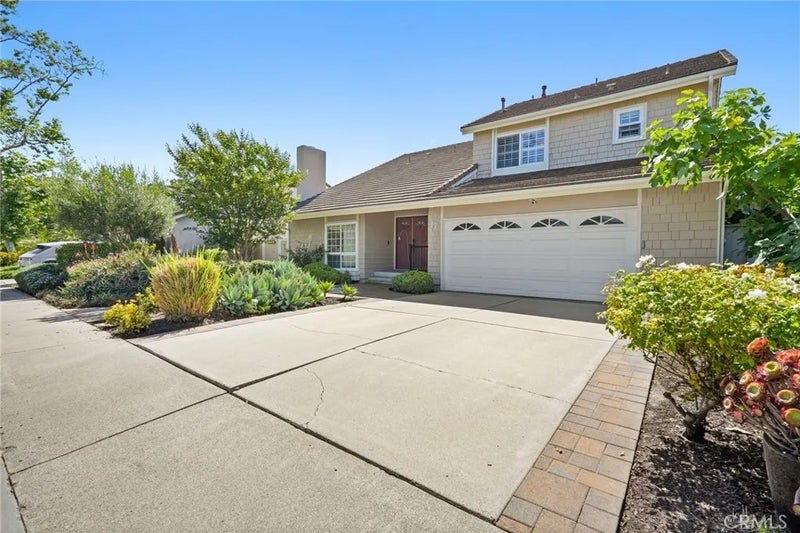 17 Deerwood West