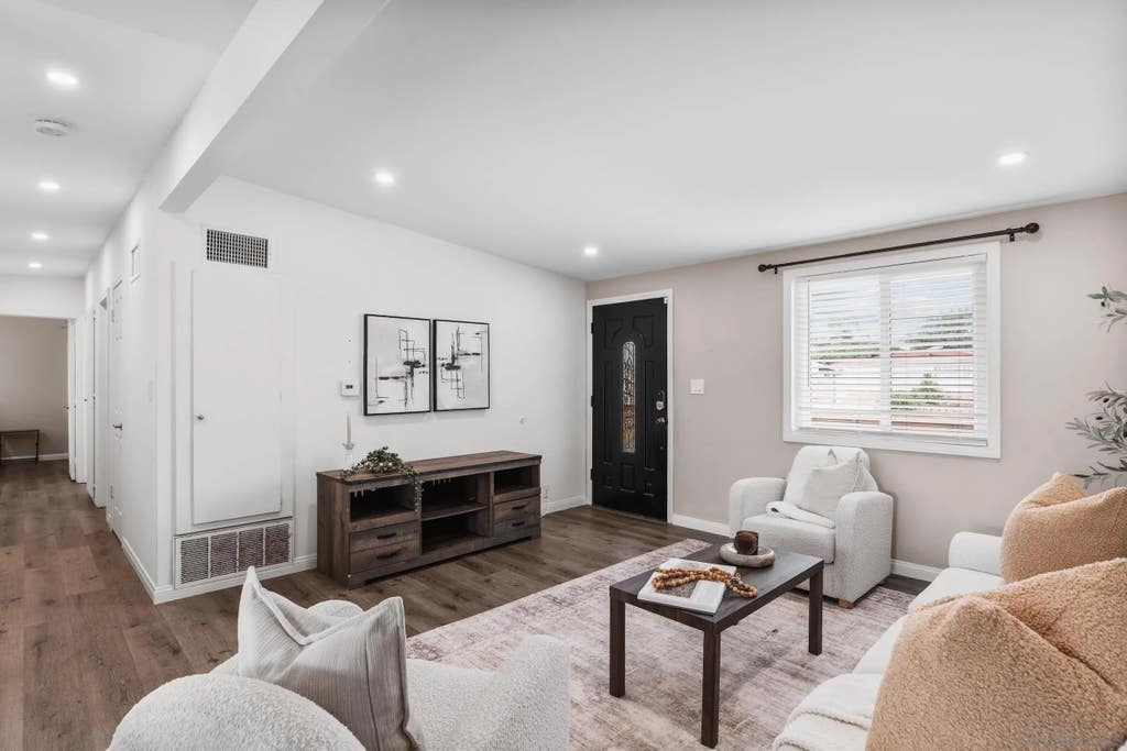 Photo of 1127 Hemlock Ave, Imperial Beach, CA 91932 (MLS # 260020766)