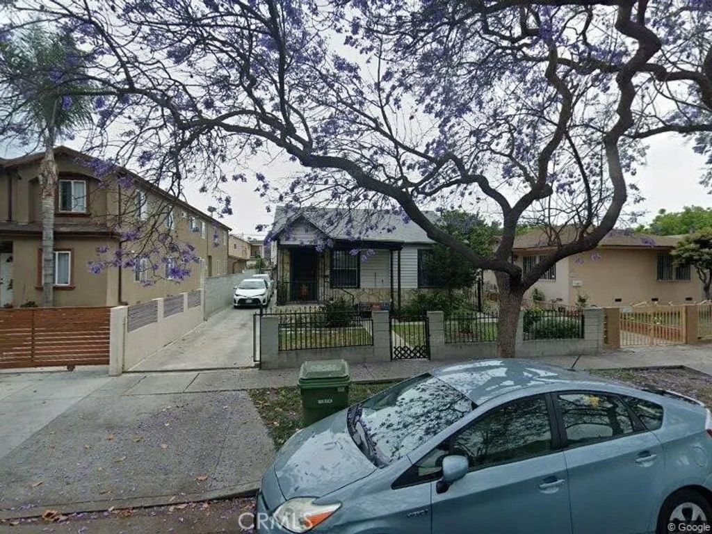 Photo of 911 E 77th St, Los Angeles, CA 90001 (MLS # RS26044051)