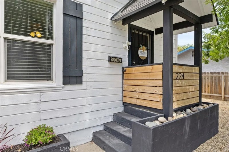 224 E 10th