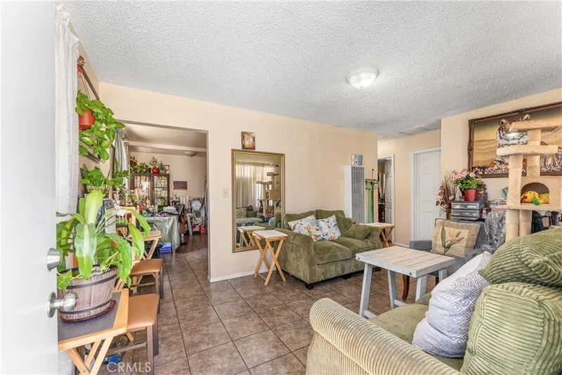 406-408 E Avenue Q7