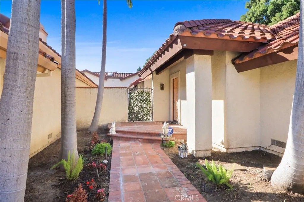 Photo of 22 Fabriano, Irvine, CA 92620 (MLS # OC25279064)