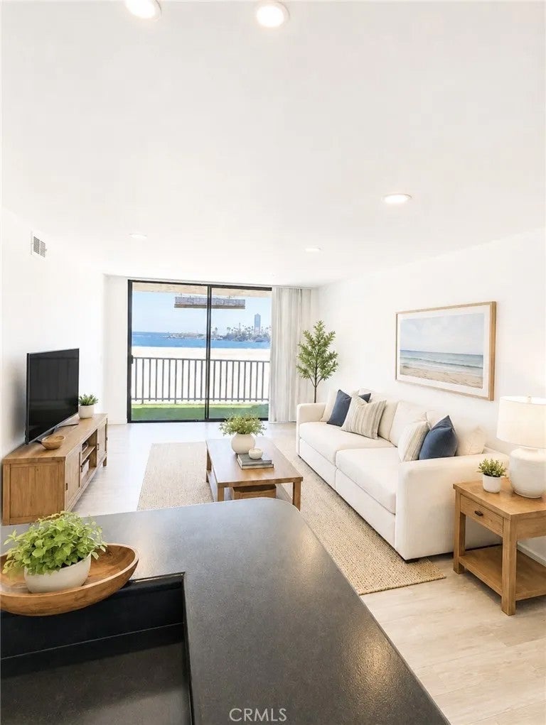 1140 E Ocean Boulevard 136