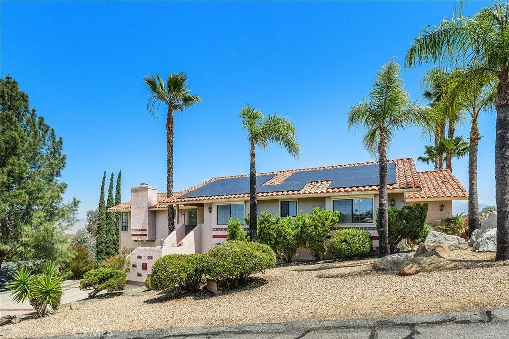 Photo of 27830 Hemet Street, Hemet, CA 92544 (MLS # OC26084212)