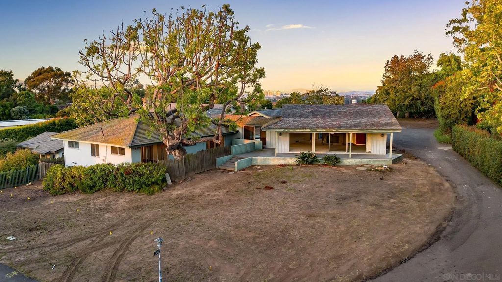 Photo of 7835 La Jolla Vista Drive, La Jolla, CA 92037 (MLS # 250041001)