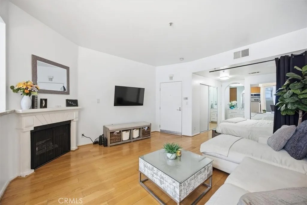 620 S Gramercy Place 130