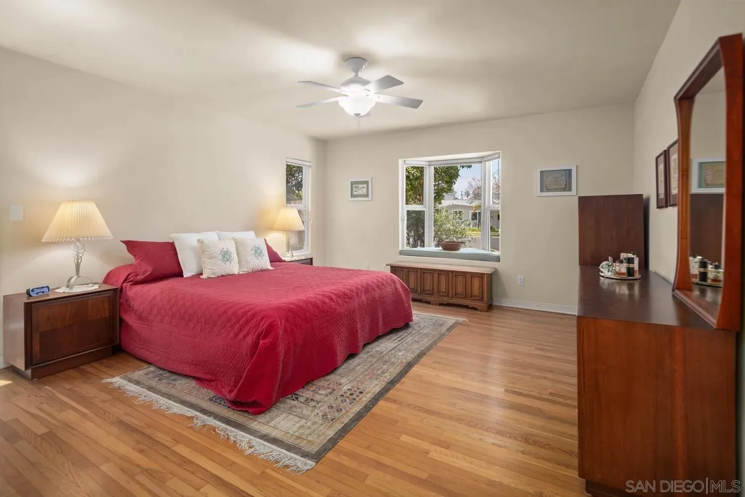 Coronado, California 92118, United States, 3 Bedrooms Bedrooms, ,4 BathroomsBathrooms,Residential,Pending,118073