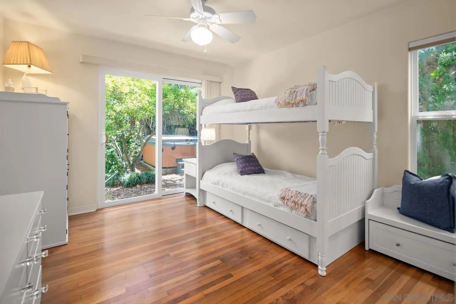 Coronado, California 92118, United States, 3 Bedrooms Bedrooms, ,4 BathroomsBathrooms,Residential,Pending,118073