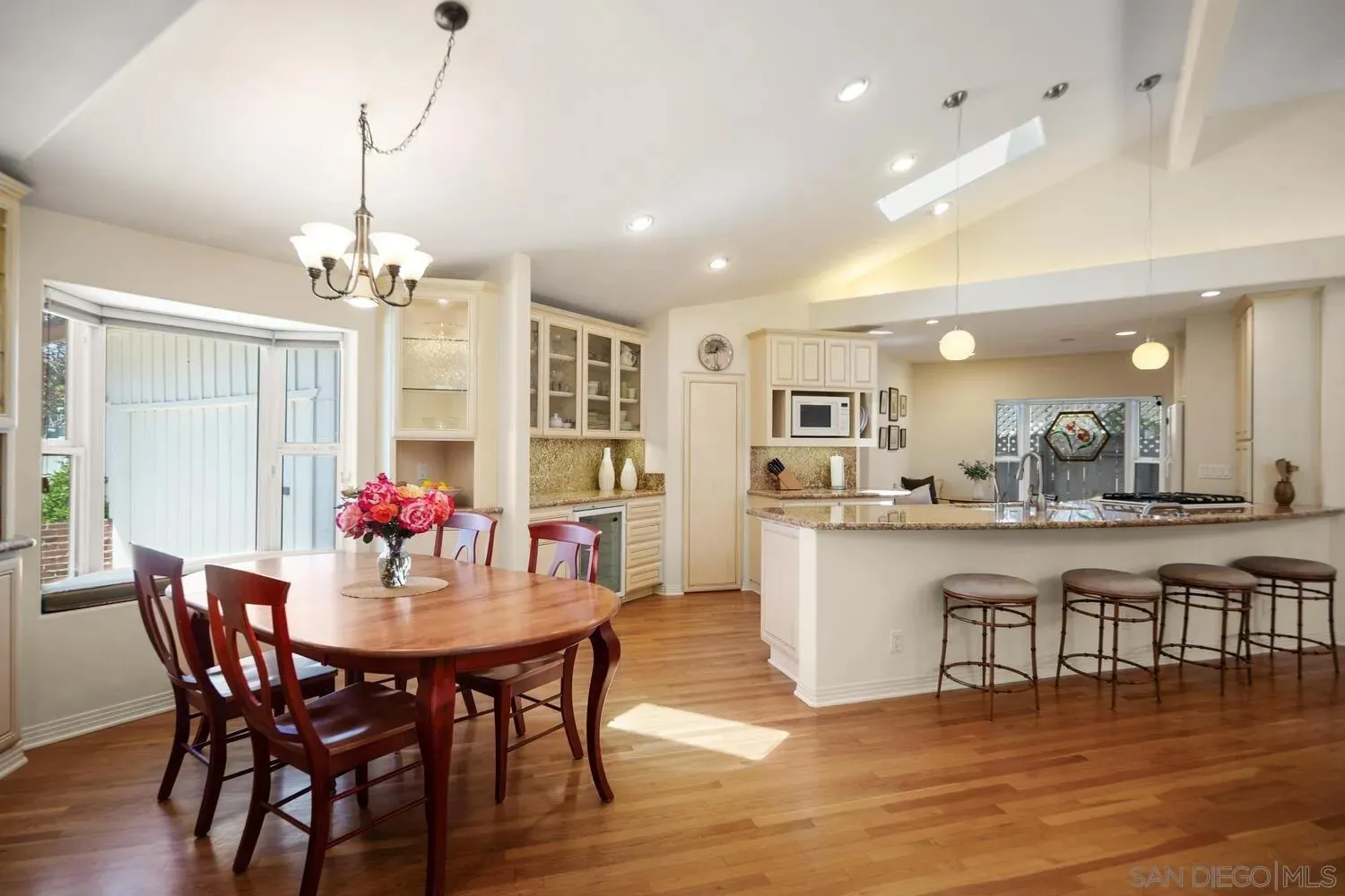 Coronado, California 92118, United States, 3 Bedrooms Bedrooms, ,4 BathroomsBathrooms,Residential,Pending,118073