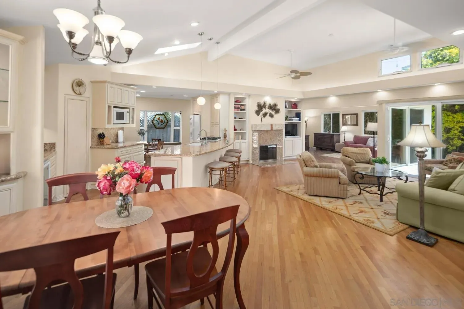 Coronado, California 92118, United States, 3 Bedrooms Bedrooms, ,4 BathroomsBathrooms,Residential,Pending,118073