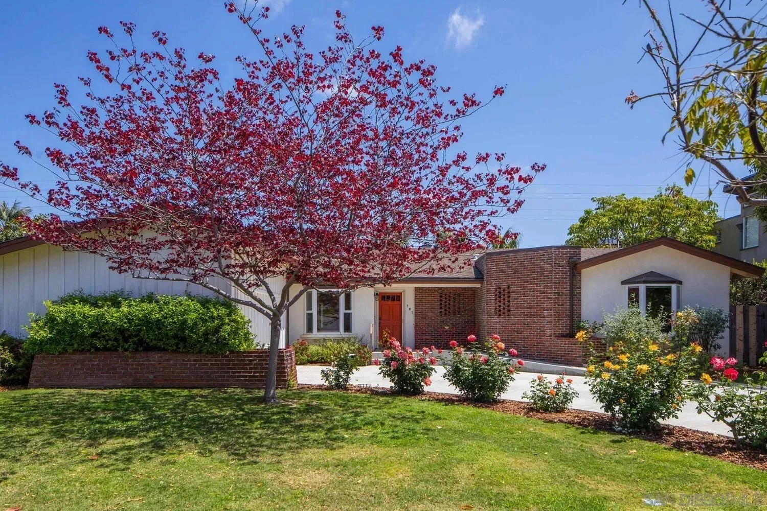 Coronado, California 92118, United States, 3 Bedrooms Bedrooms, ,4 BathroomsBathrooms,Residential,Pending,118073