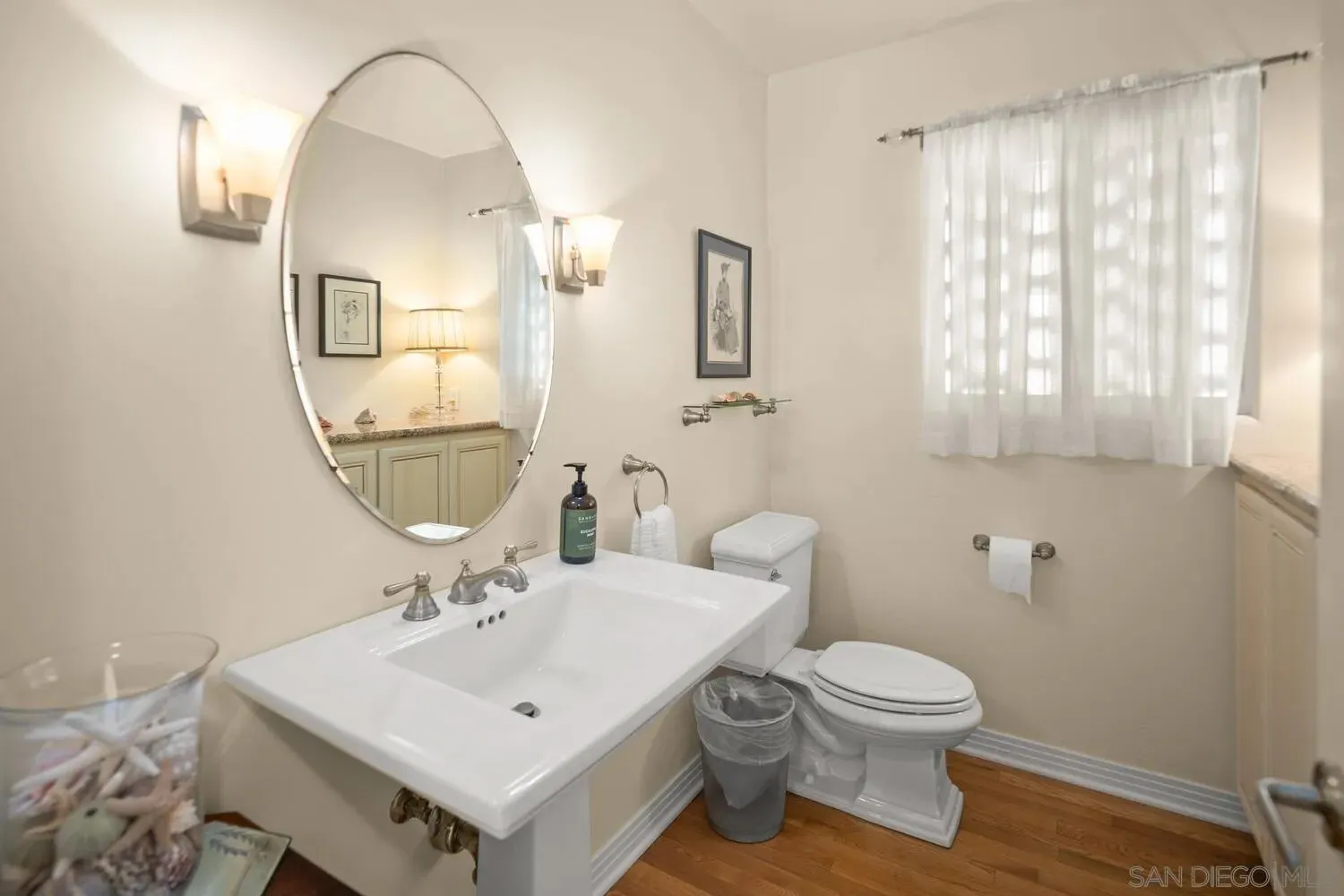 Coronado, California 92118, United States, 3 Bedrooms Bedrooms, ,4 BathroomsBathrooms,Residential,Pending,118073