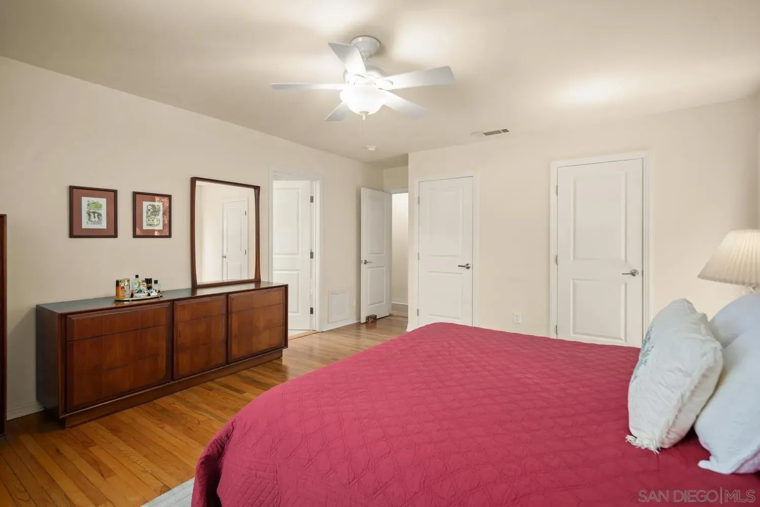 Coronado, California 92118, United States, 3 Bedrooms Bedrooms, ,4 BathroomsBathrooms,Residential,Pending,118073