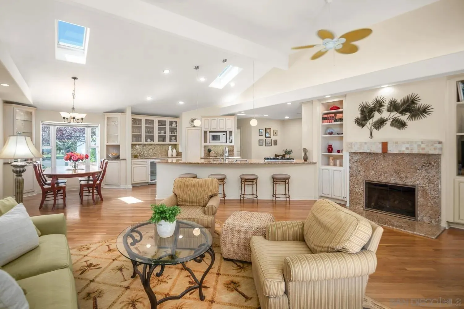 Coronado, California 92118, United States, 3 Bedrooms Bedrooms, ,4 BathroomsBathrooms,Residential,Pending,118073