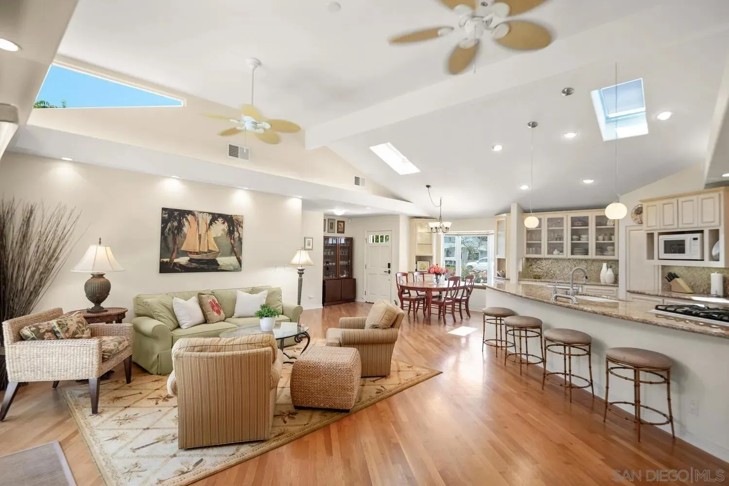 Coronado, California 92118, United States, 3 Bedrooms Bedrooms, ,4 BathroomsBathrooms,Residential,Pending,118073