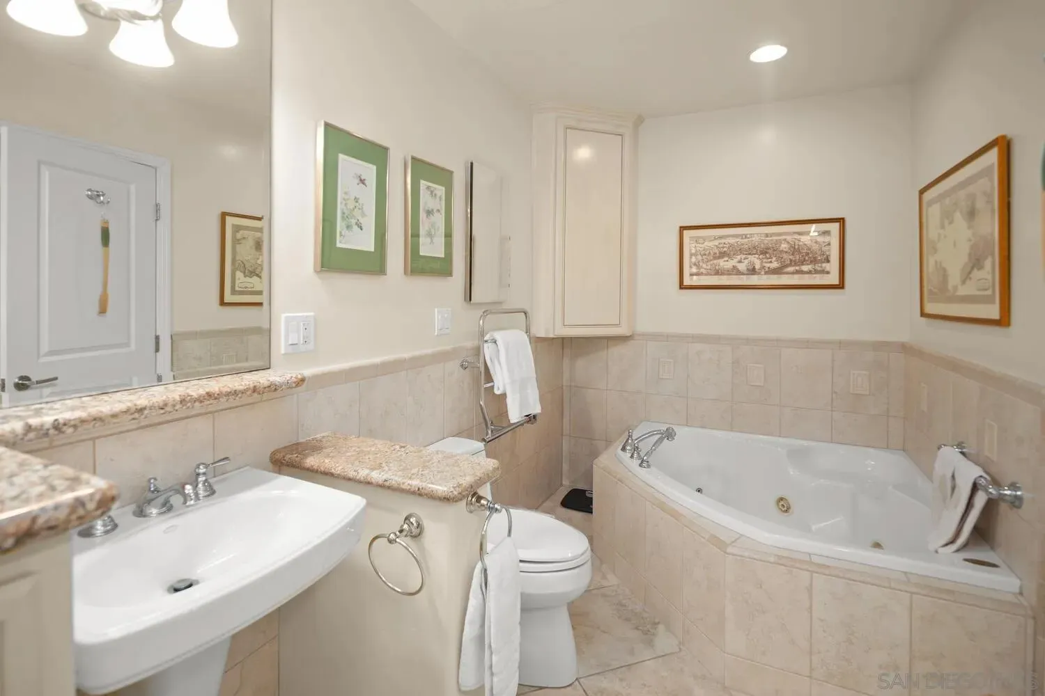 Coronado, California 92118, United States, 3 Bedrooms Bedrooms, ,4 BathroomsBathrooms,Residential,Pending,118073