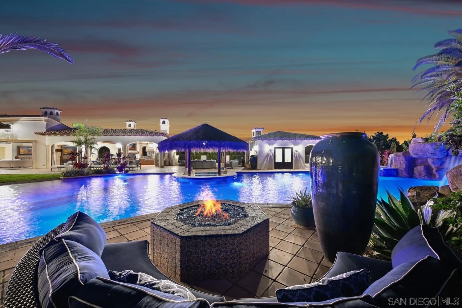 7029 - 7031 Las Colinas