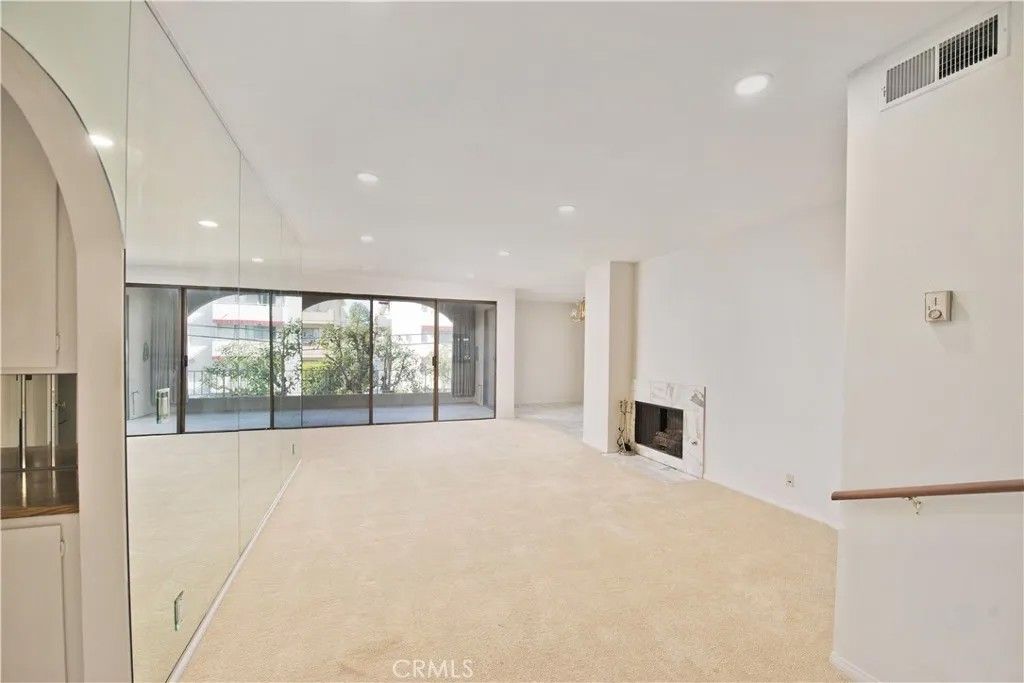 Photo of 5340 Yarmouth #205, Encino, CA 91316 (MLS # SR26026700)