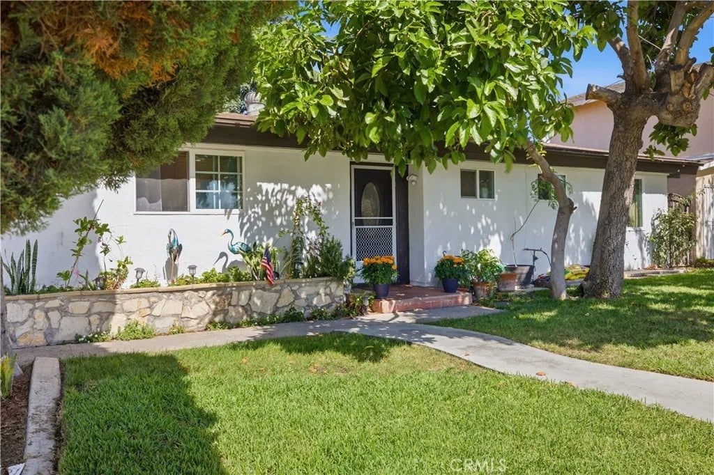 1407 W Colonial Avenue