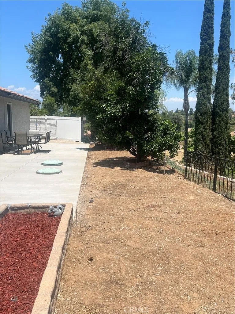 15290 golden star Avenue