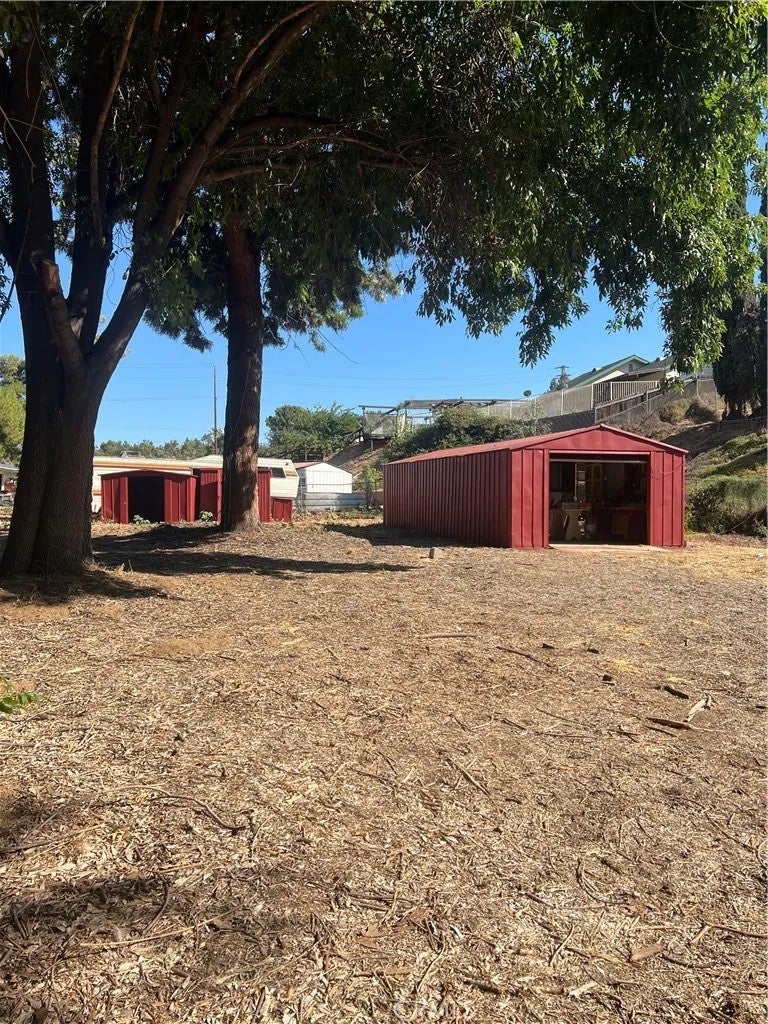 15290 golden star Avenue