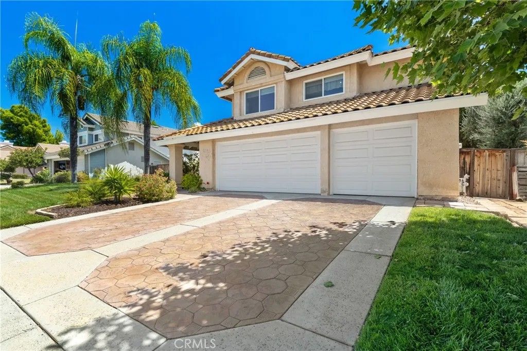Photo of 25410 Blackthorne Drive, Murrieta, CA 92563 (MLS # SW26091771)
