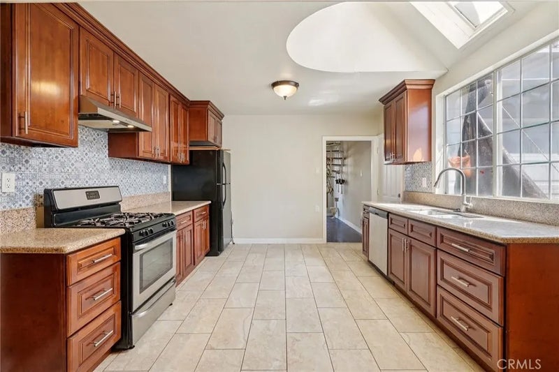1211 E Leigh Court