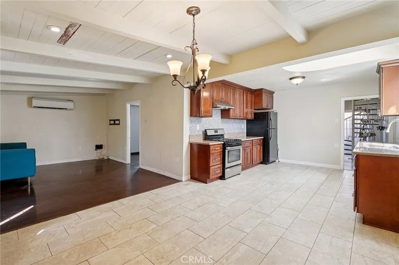 1211 E Leigh Court
