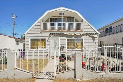 Photo of 1211 E Leigh Court, Long Beach, CA 90806 (MLS # CV25218571)