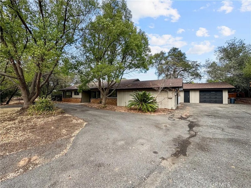 48 Pine Oaks Road