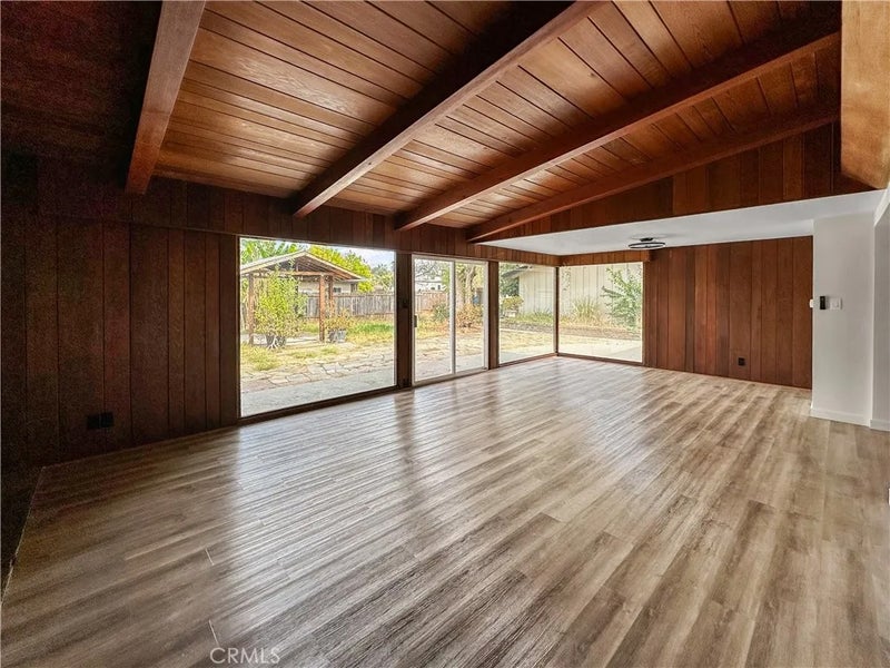 48 Pine Oaks Road