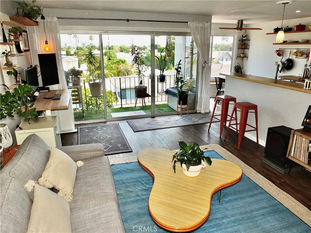 372 Carroll Park East 406