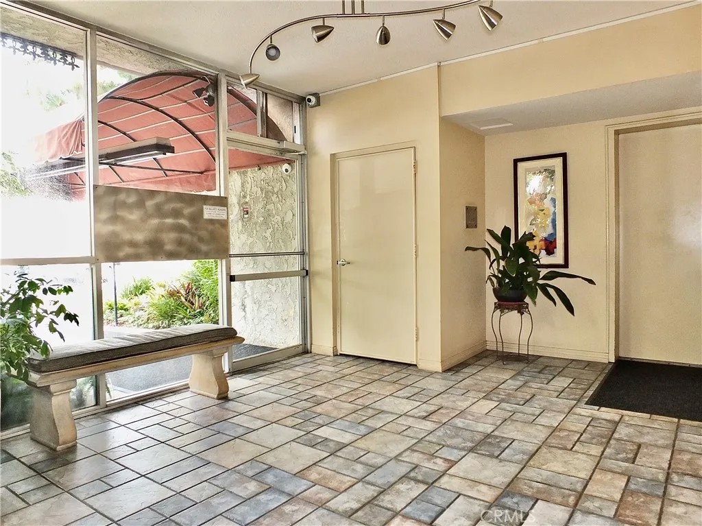 372 Carroll Park East 406