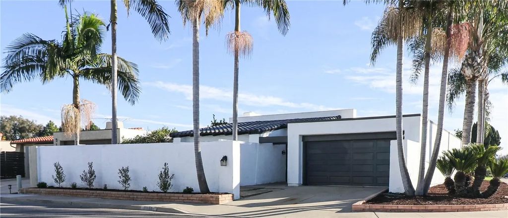 Photo of 17698 San Simeon Street, Fountain Valley, CA 92708 (MLS # PW26012449)