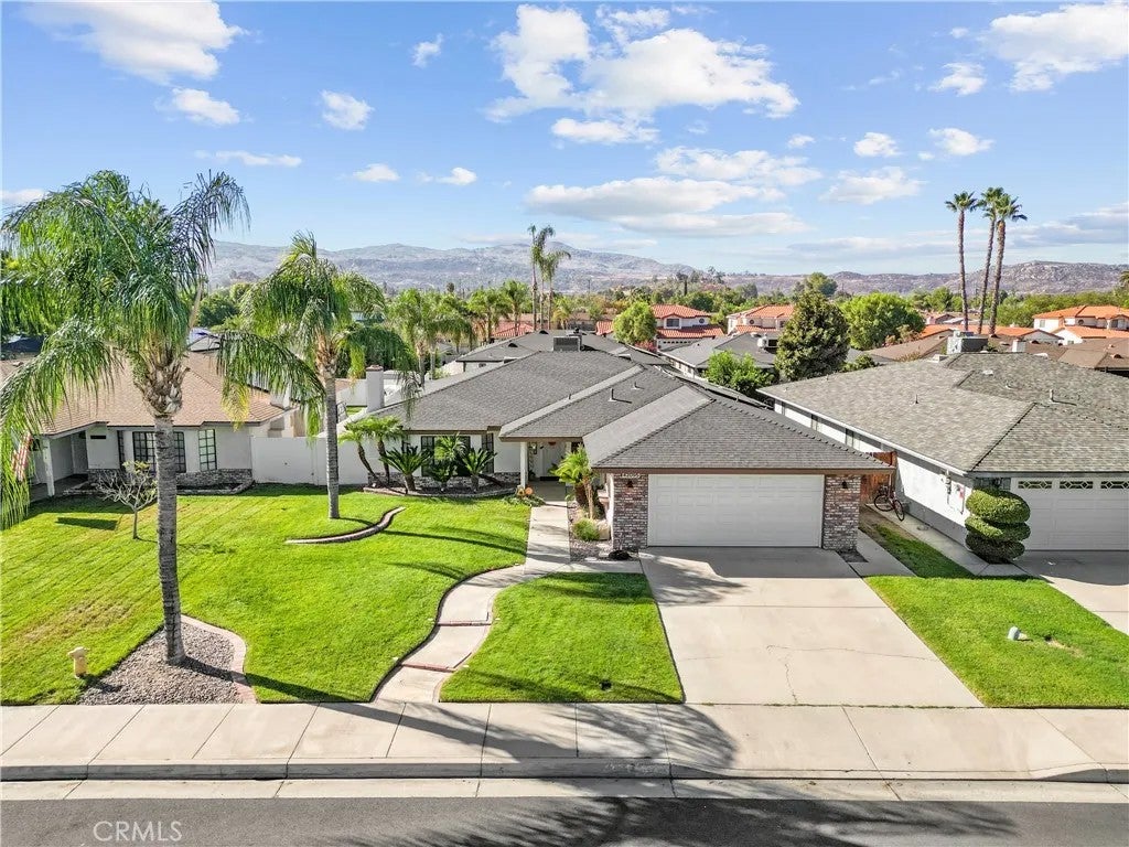 Photo of 42095 Acacia Avenue, Hemet, CA 92544 (MLS # SW26201007)