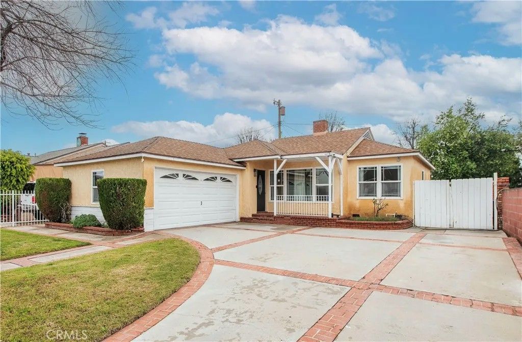 Photo of 13568 Ottoman St, Arleta, CA 91331 (MLS # SR26095029)