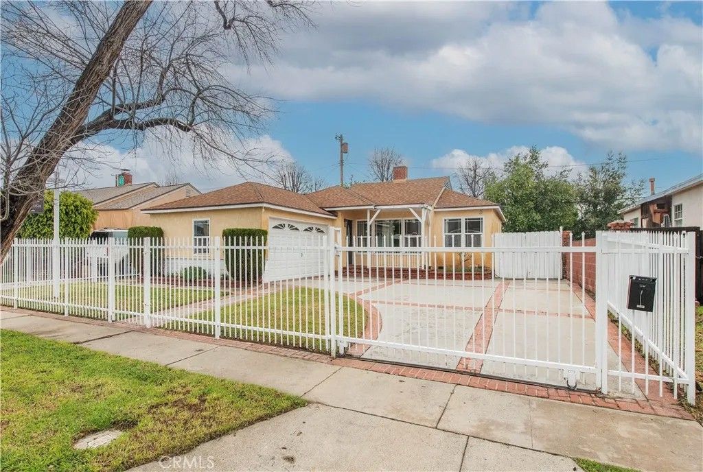 Photo of 13568 Ottoman St, Arleta, CA 91331 (MLS # SR26095029)