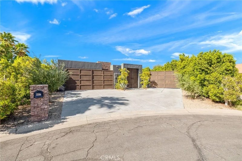 2600 E Vincentia