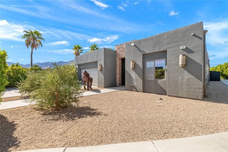 2600 E Vincentia