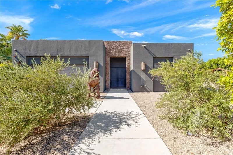 2600 E Vincentia