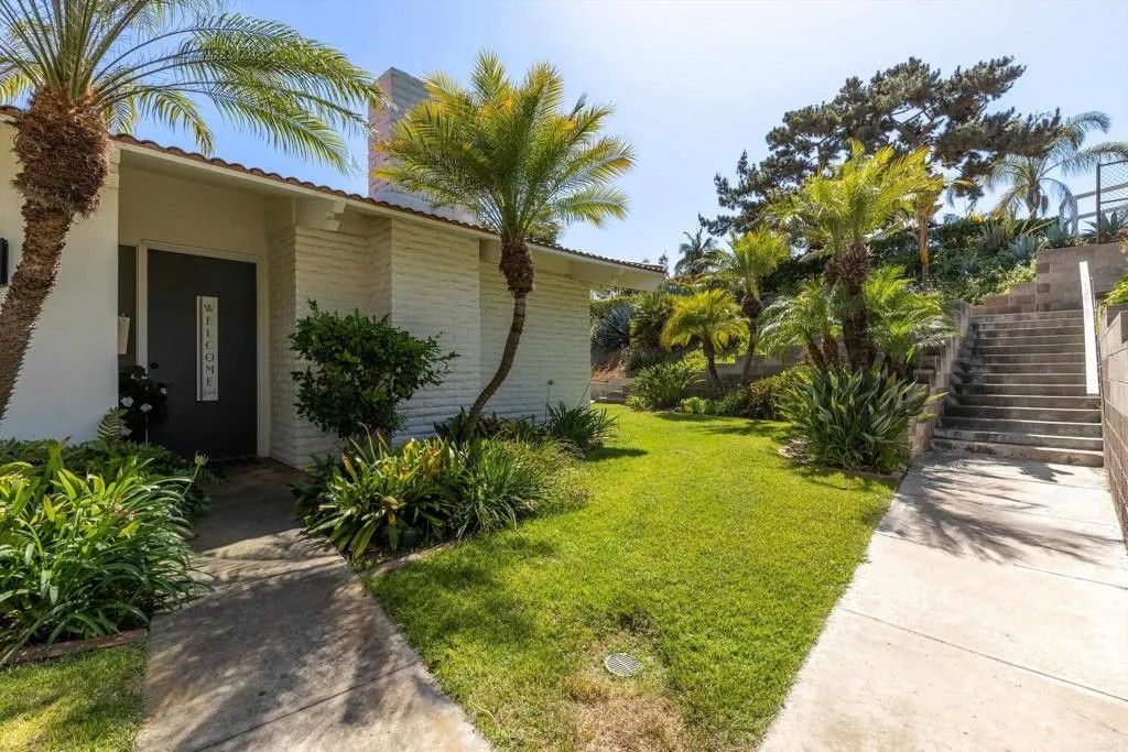 Photo of 7115 Estrella De Mar Rd #B, Carlsbad, CA 92009 (MLS # NDP2603793)