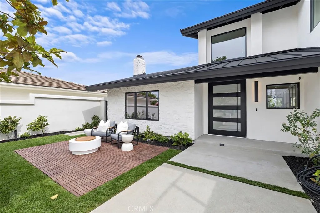 6 Monterey Circle