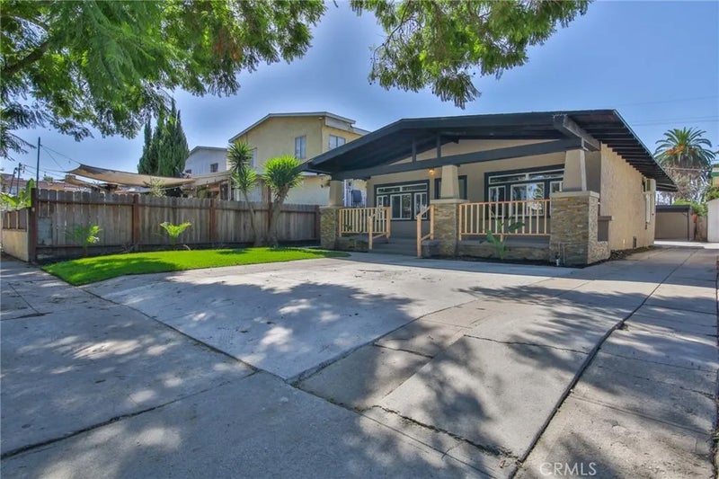 1650 W 38th Place