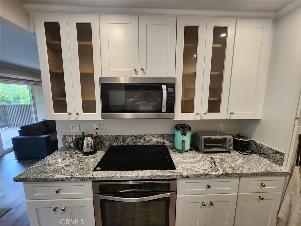 8515 Villa La Jolla F