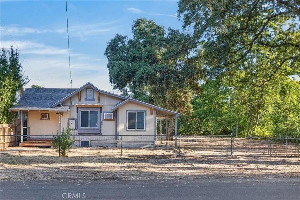 25192 N Center Street