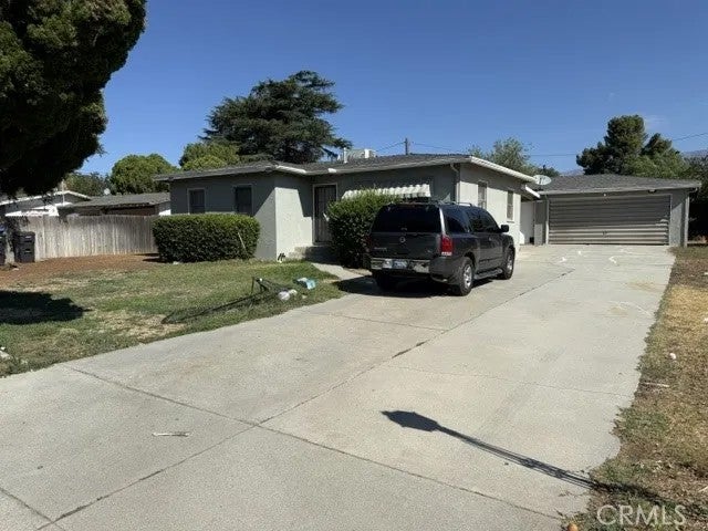 1425 W Hays