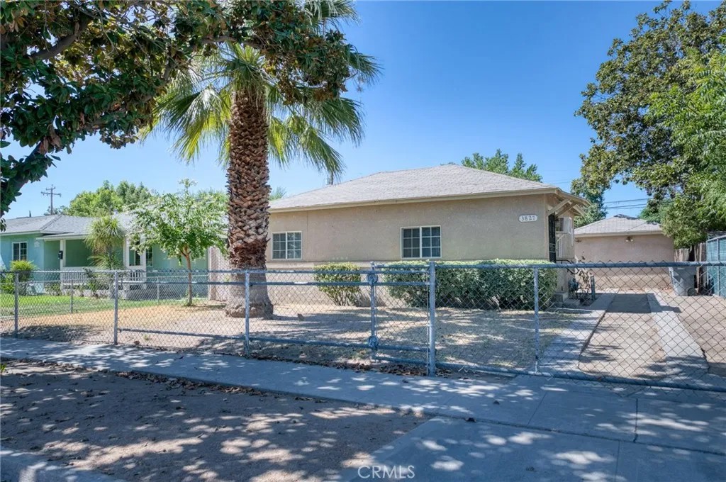 3827 E Hamilton